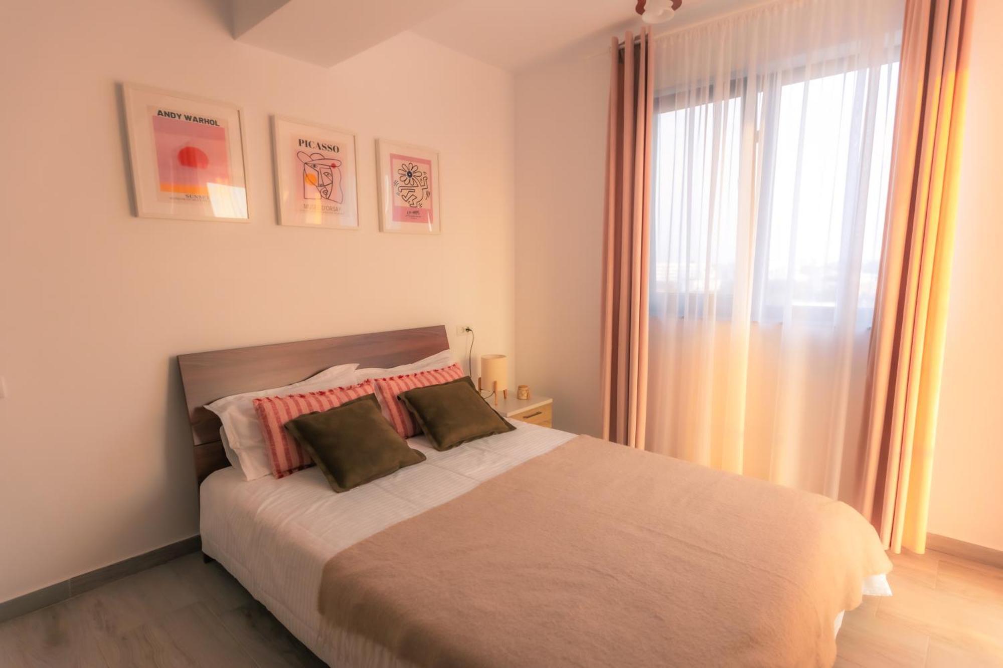 Sunset Apartment - Central Apt With Rooftop Garden Bükreş Dış mekan fotoğraf