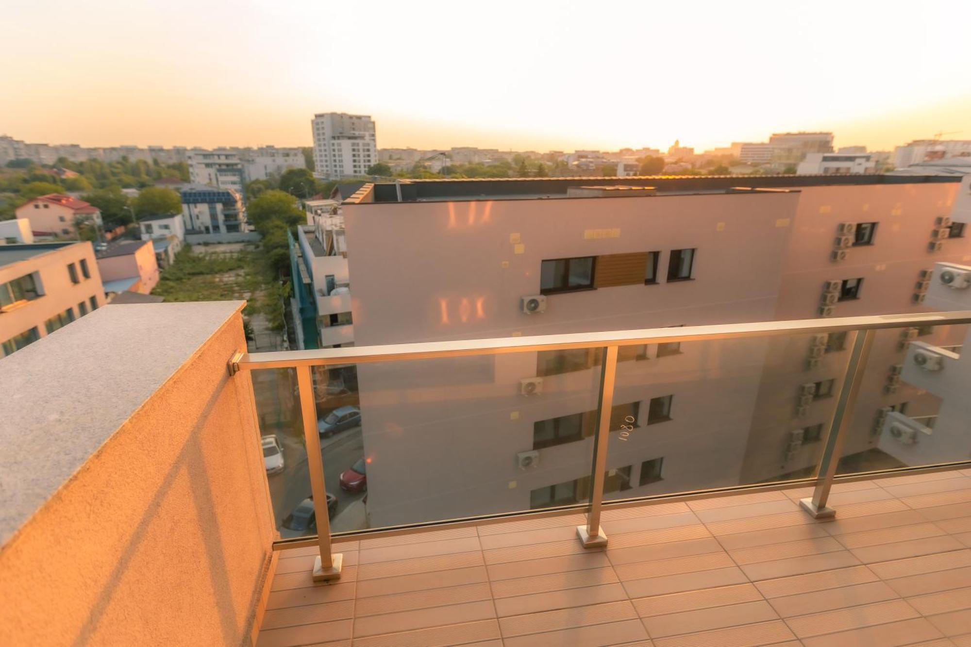 Sunset Apartment - Central Apt With Rooftop Garden Bükreş Dış mekan fotoğraf